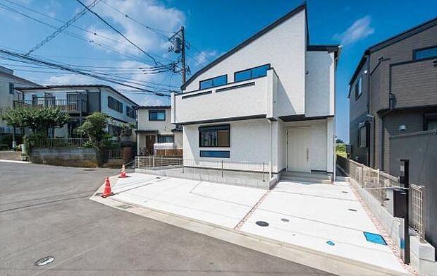 「マイホームの喜びを感じる陽当たりの良さ・開放感」マイホームを持つ幸せを存分に感じる陽当たり、開放感。憧れのマイホームに相応しい美しく映える外観です。