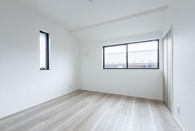 「Bed Room」落ち着いた色合い、シンプルなデザイン。洋室として大事なお部屋です。