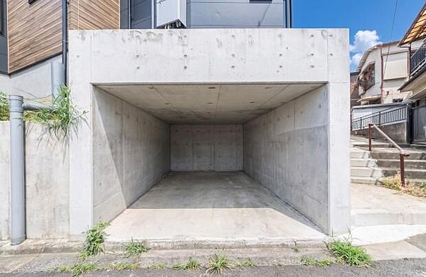 「嬉しい地下駐車場」愛車を守る地下駐車場。