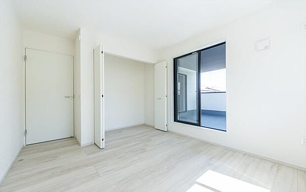 「Bed Room」落ち着いた色合い、シンプルなデザイン。寝室として大事なお部屋です。