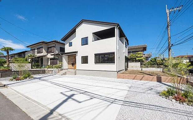 「マイホームの喜びを感じる陽当たりの良さ・開放感」マイホームを持つ幸せを存分に感じる陽当たり、開放感。憧れのマイホームに相応しい美しく映える外観です。
