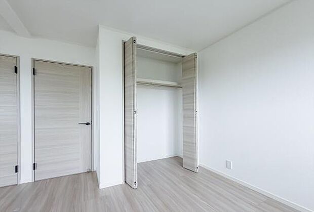 「クローゼット収納」奥行も納得サイズのクローゼット。