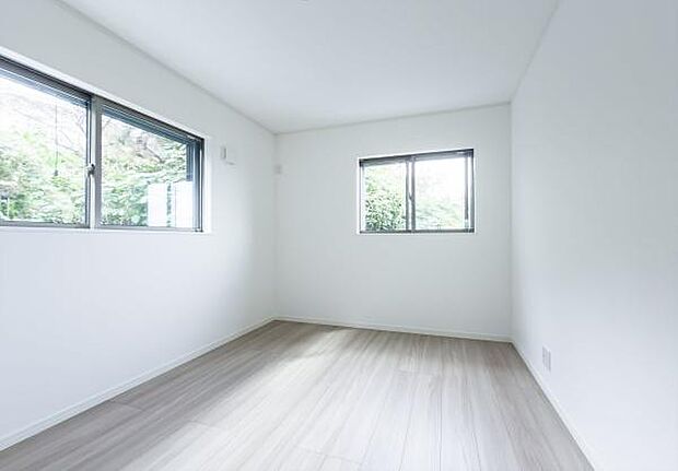 「Bed Room」落ち着いた色合い、シンプルなデザイン。寝室として大事なお部屋です。