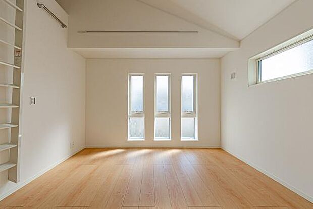 「Bed Room」落ち着いた色合い、シンプルなデザイン。洋室として大事なお部屋です。