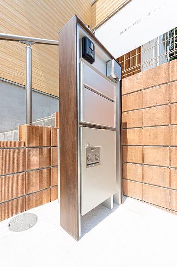 「宅配ボックス付き」大型の宅配ボックスは有ると大変便利です。