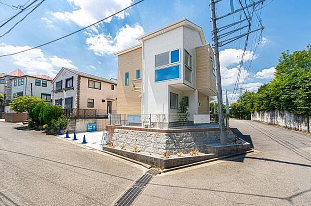 「威風堂々とした素敵な佇まい」どの角度から眺めても、所有感が満たされる理想的で素敵な住まい一生ものだから、「パッと見」こそが全て「第一印象で決まる」素敵なマイホーム。