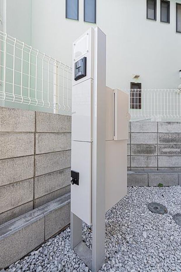 「宅配ボックス付き」大型の宅配ボックスは有ると大変便利です。