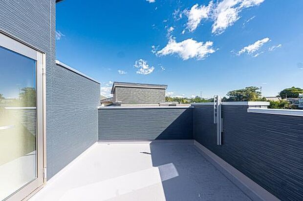 BBQやビニールプール、星空観察も。家族の夢が広がるこの大空間!おうち時間を豊かにするルーフバルコニーです。