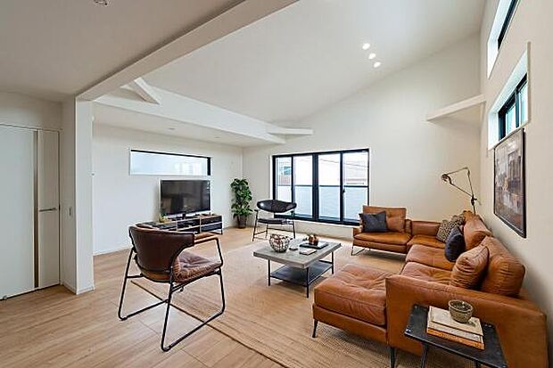 「家族が大好きなリビング」みんなが集まる広いリビング。みんなが大好きなリビングで家族団らん。みんなが集まるからこそ、一層の開放感を手にする素敵な住まい。