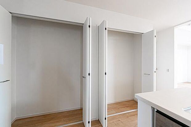 キッチン横収納