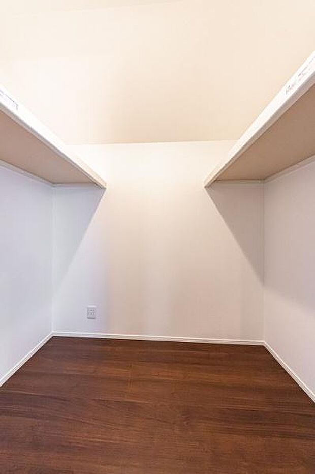 「人気のキッチンパントリー付き」調味料やちょっとしたお料理道具の収納に便利な広々としたキッチンパントリー。