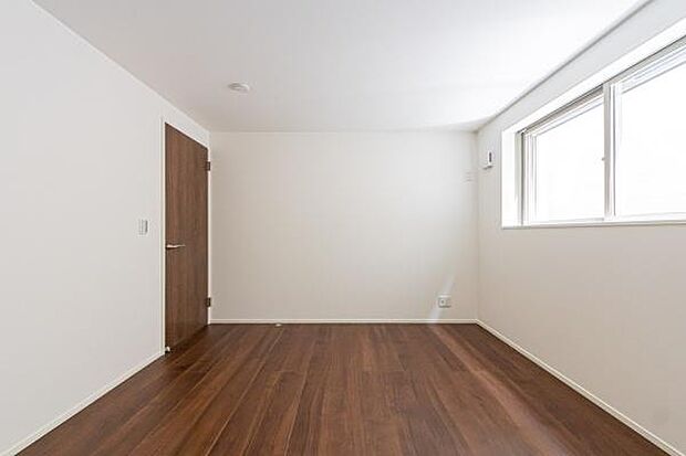 「Bed Room」落ち着いた色合い、シンプルなデザイン。寝室として大事なお部屋です。