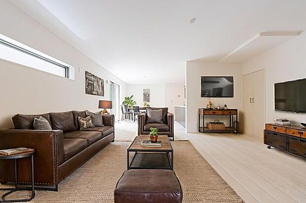 「家族が大好きなリビング」みんなが集まる広いリビング。みんなが大好きなリビングで家族団らん。みんなが集まるからこそ、一層の開放感を手にする素敵な住まい。＊家具イメージCG