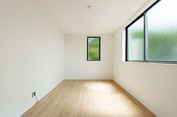 「Bed Room」落ち着いた色合い、シンプルなデザイン。洋室として大事なお部屋です。