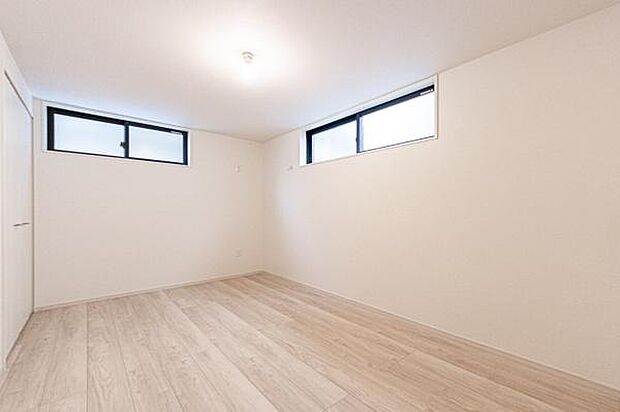 「Bed Room」落ち着いた色合い、シンプルなデザイン。洋室として大事なお部屋です。