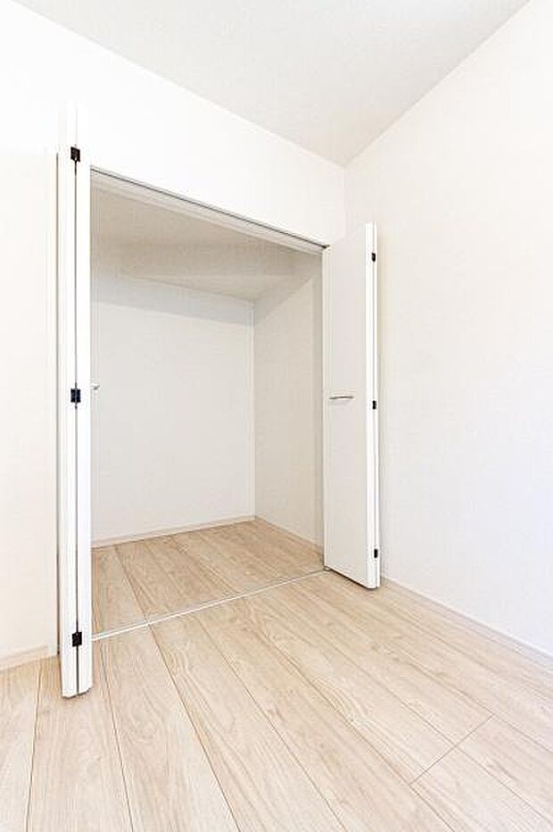 「クローゼット収納」大きく収納量豊富なクローゼット。奥行も納得サイズのクローゼット。