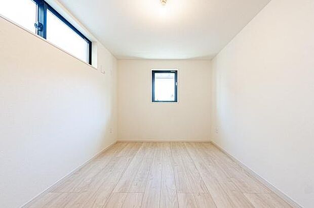 「Bed Room」落ち着いた色合い、シンプルなデザイン。洋室として大事なお部屋です。