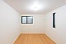 洋室：「Bed Room」落ち着いた色合い、シンプルなデザイン。寝室として大事なお部屋です。