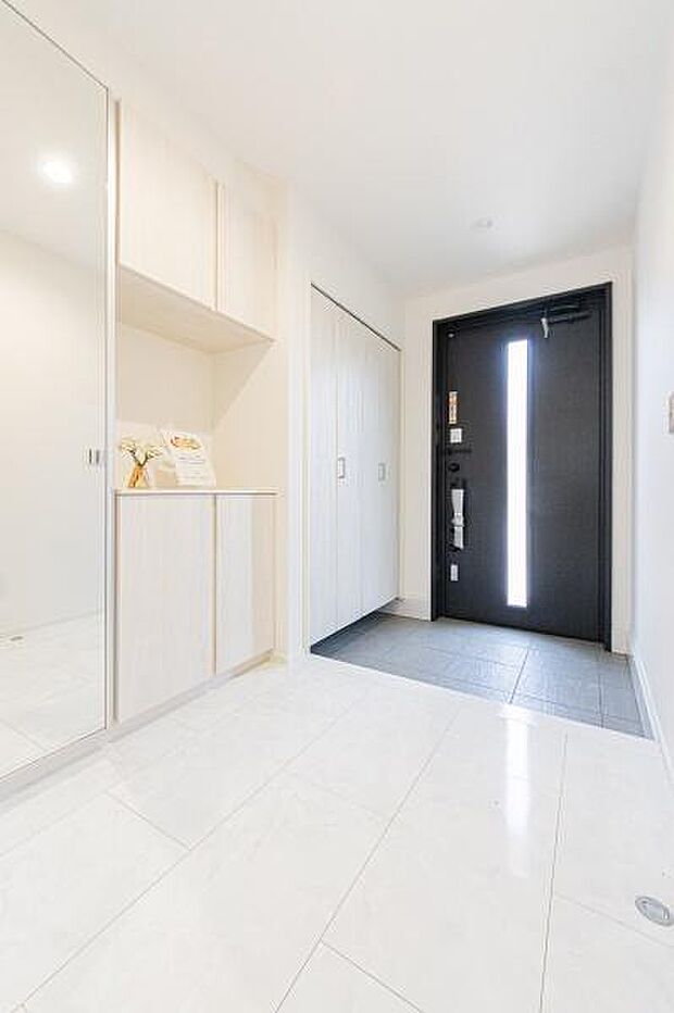 「スタイリッシュな玄関」お出かけの時。家に帰ってきたとき。このスタイリッシュな玄関に癒されます。