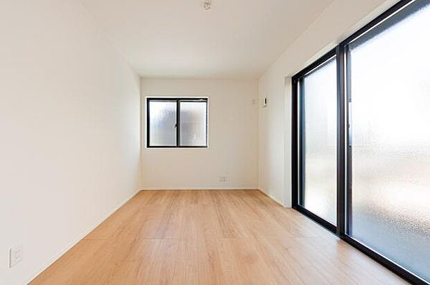 「自分の部屋ができた!」そんなお子様の喜ぶ顔が目に浮かぶようです。それぞれの部屋で過ごす時間が、家族の素敵な思い出になりますね。