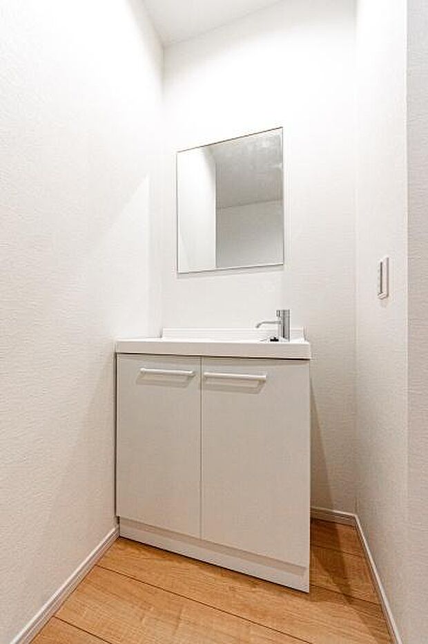 「1階洗面台付」家族の忙しい時間帯には特に重宝する。いつも清潔に、快適な住み心地を。