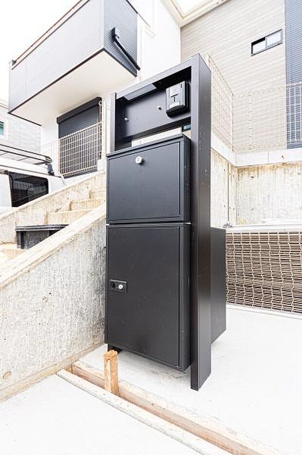 「宅配ボックス付き」大型の宅配ボックスは有ると大変便利です。