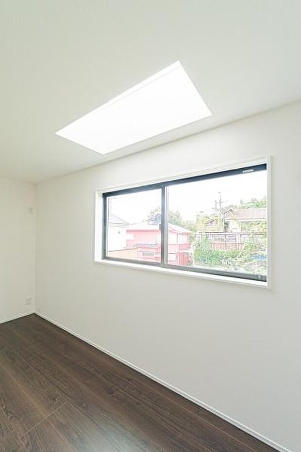 「自分の部屋ができた！」そんなお子様の喜ぶ顔が目に浮かぶようです。それぞれの部屋で過ごす時間が、家族の素敵な思い出になりますね。