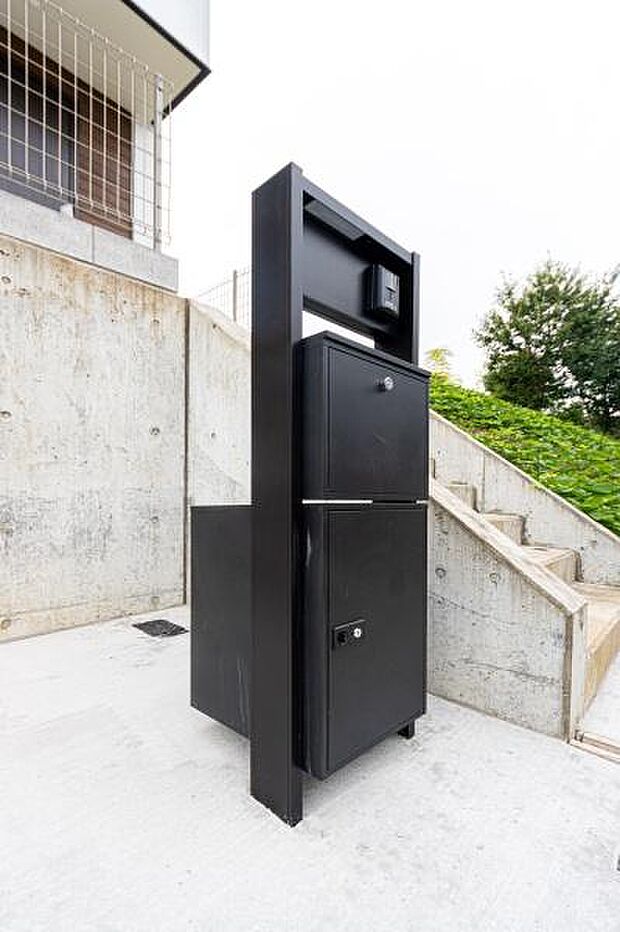 「宅配ボックス付き」大型の宅配ボックスは有ると大変便利です。
