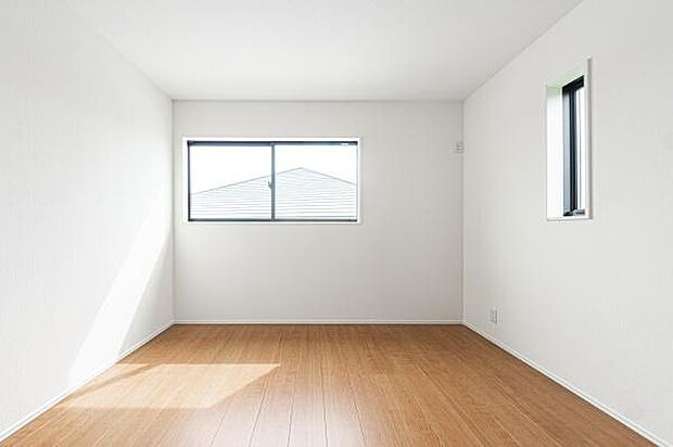 「自分の部屋ができた！」そんなお子様の喜ぶ顔が目に浮かぶようです。それぞれの部屋で過ごす時間が、家族の素敵な思い出になりますね。