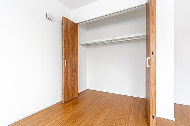 全居室にクローゼットを完備。自分だけの宝物基地に、お子様の笑顔が目に浮かびます。お片付けの習慣も自然と身につきそう。