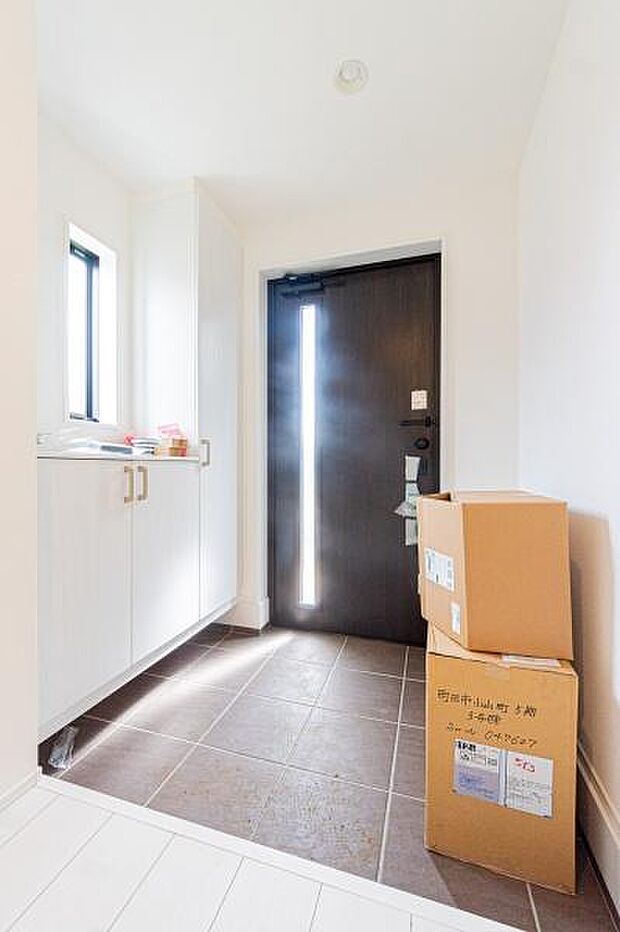 素敵な玄関アプローチセンスの良いオシャレな玄関アプローチ。所有欲が満たされる満足感の高い素敵な住まい。