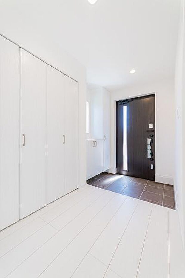 素敵な玄関アプローチセンスの良いオシャレな玄関アプローチ。所有欲が満たされる満足感の高い素敵な住まい。