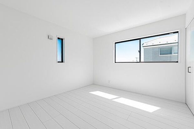 「自分の部屋ができた！」そんなお子様の喜ぶ顔が目に浮かぶようです。それぞれの部屋で過ごす時間が、家族の素敵な思い出になりますね。