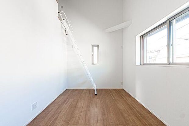 どの部屋の窓からも心地よい光と風が通り抜けます。毎朝、窓の外の景色と共に始まる新しい一日が楽しみになりますね。