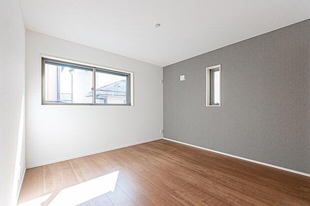 「自分の部屋ができた！」そんなお子様の喜ぶ顔が目に浮かぶようです。それぞれの部屋で過ごす時間が、家族の素敵な思い出になりますね。