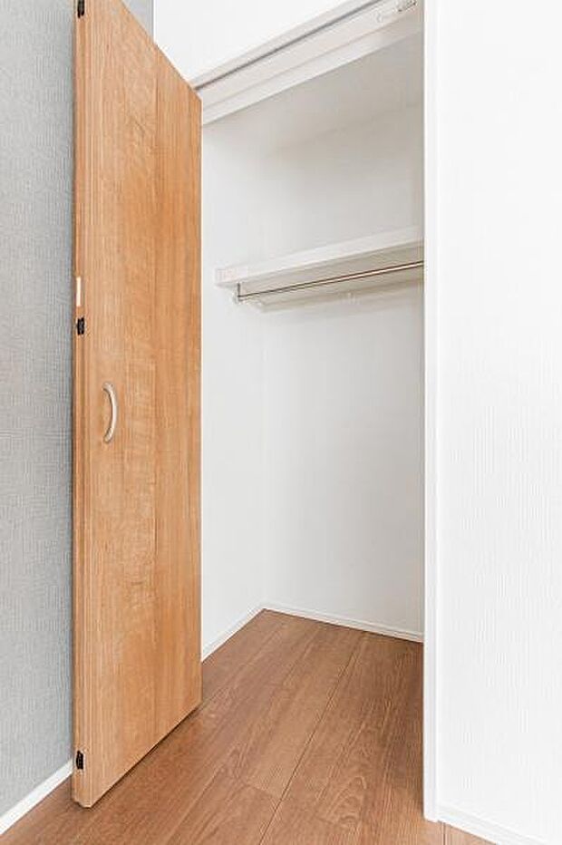 全てのお部屋にクローゼットを完備。お子様それぞれのお部屋を、いつもすっきりと綺麗に保てるのが嬉しいポイントですね。