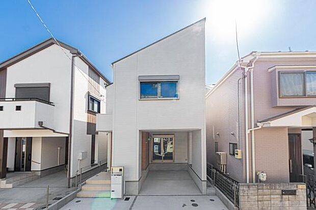 「マイホームの喜びを感じる」スタイリッシュなデザインに心満たされる憧れのマイホーム。住環境および生活利便性も魅力のマイホームです。