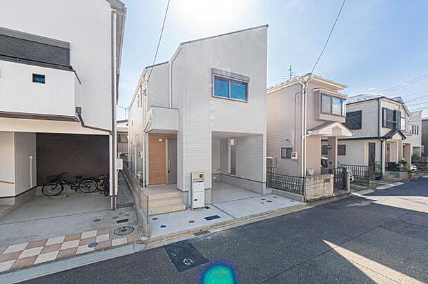 「マイホームの喜びを感じる」スタイリッシュなデザインに心満たされる憧れのマイホーム。住環境および生活利便性も魅力のマイホームです。