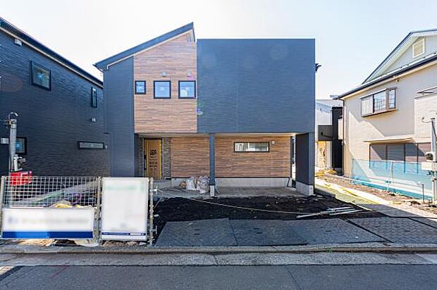 「開放感+日当たりの良さ」家に入らなくても分かる日当たりの良さ。開放感の良さ。碧空も清々しく心地の良い住まい。住みたくなる家。暮らしたい町。