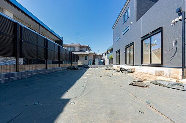 「ガーデンハウスの魅力」家の南側に大きなお庭がある幸せ。当然陽当たりは良好です。趣味のガーデニングや家庭菜園も明るいお庭だからこそ楽しめる。南側に広いお庭が有る家の魅力をご堪能下さい。