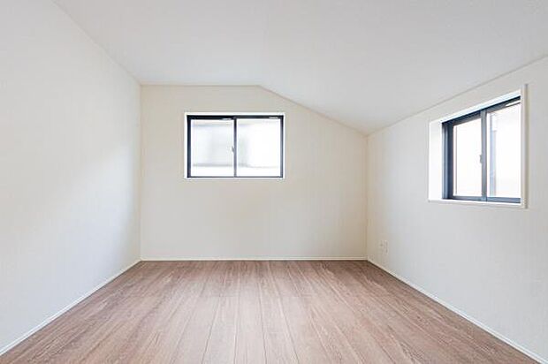 「自分の部屋ができた!」そんなお子様の喜ぶ顔が目に浮かぶようです。それぞれの部屋で過ごす時間が、家族の素敵な思い出になりますね。