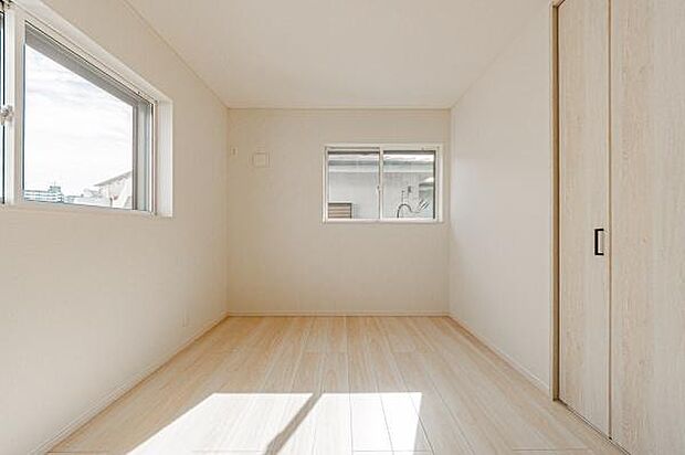 「Bed Room」落ち着いた色合い、シンプルなデザイン。洋室として大事なお部屋です。