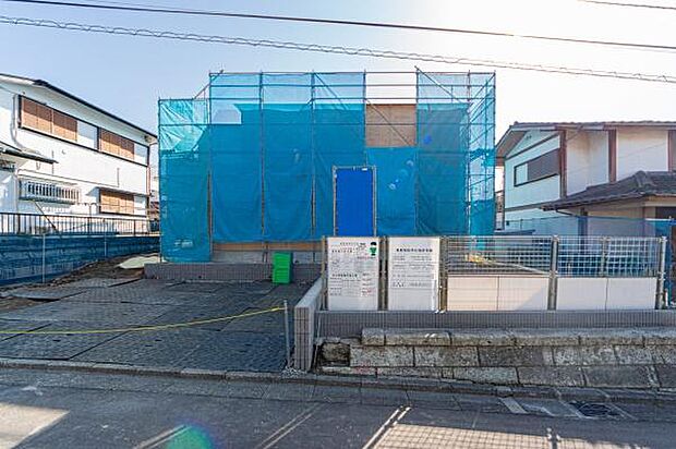 スタイリッシュな外観。暮らしやすさを追求した設計と、心地よい光が差し込む新築戸建です。