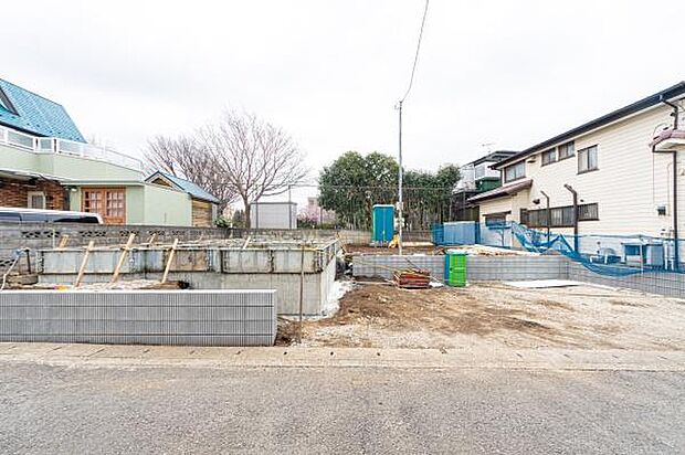 「開放感溢れる住まい」家と家の間隔が広くプライバシーが高く、しゃべり声に気使うことなく、思い切りプライベートの時間を家族と楽しむ。陽当たりの良い住まい。