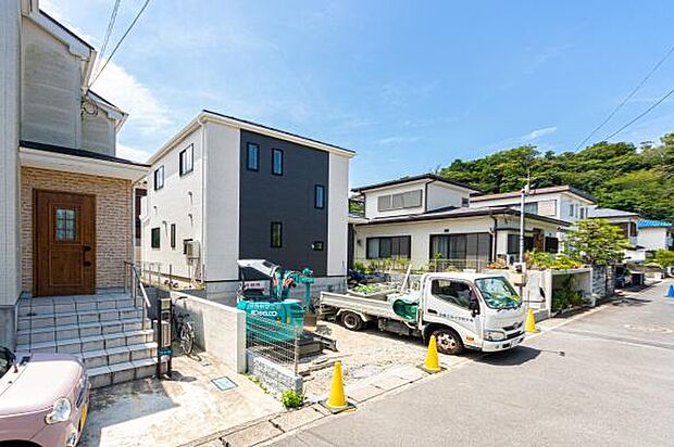 「マイホームの喜びを感じる陽当たりの良さ・開放感」マイホームを持つ幸せを存分に感じる陽当たり、開放感。憧れのマイホームに相応しい美しく映える外観です。