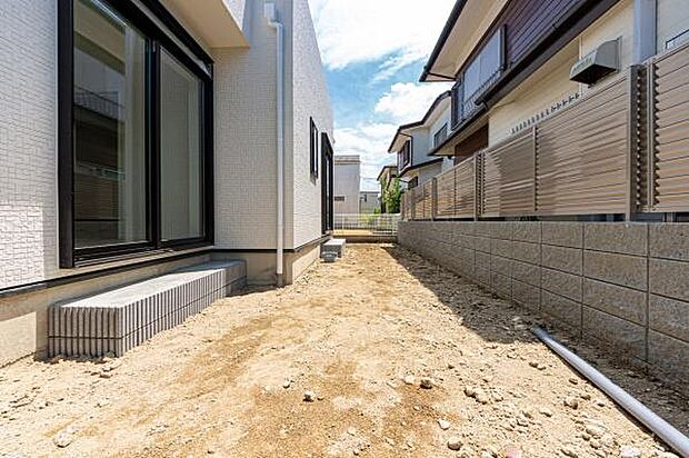 「憧れのガーデンライフ」碧空とガーデンライフが可能な住まい。明るく素敵なお庭。日々の暮らしを豊かに彩ります。