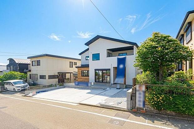 「街並みに溶け込むシンプルなデザイン」飽きのこないシンプルなデザイン。一生のマイホームだからずっとここで暮らしたい。家族の人生とともにあるマイホーム。
