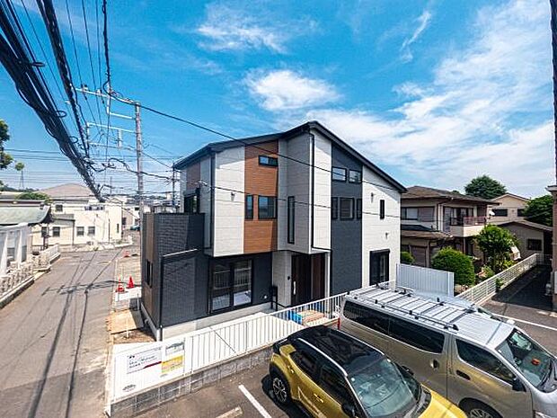 「マイホームの喜びを感じる陽当たりの良さ・開放感」マイホームを持つ幸せを存分に感じる陽当たり、開放感。憧れのマイホームに相応しい美しく映える外観です。