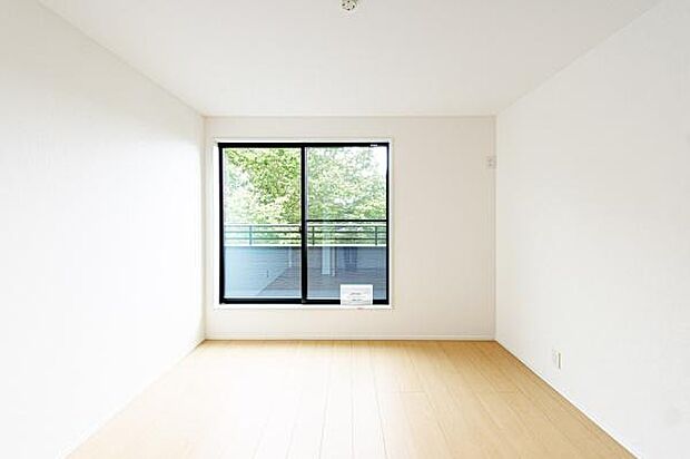 「Bed Room」落ち着いた色合い、シンプルなデザイン。洋室として大事なお部屋です。