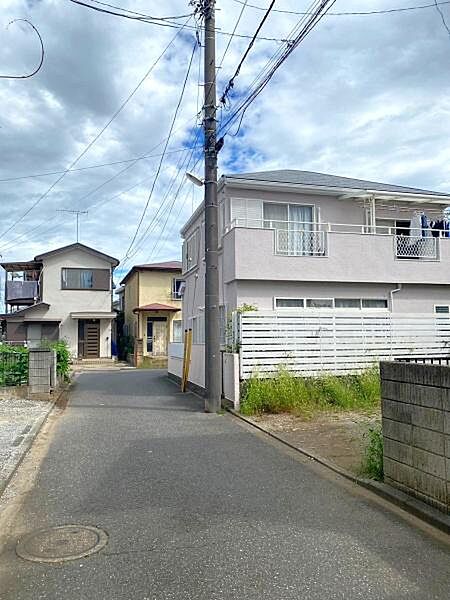交通量の少ない静かな前面道路